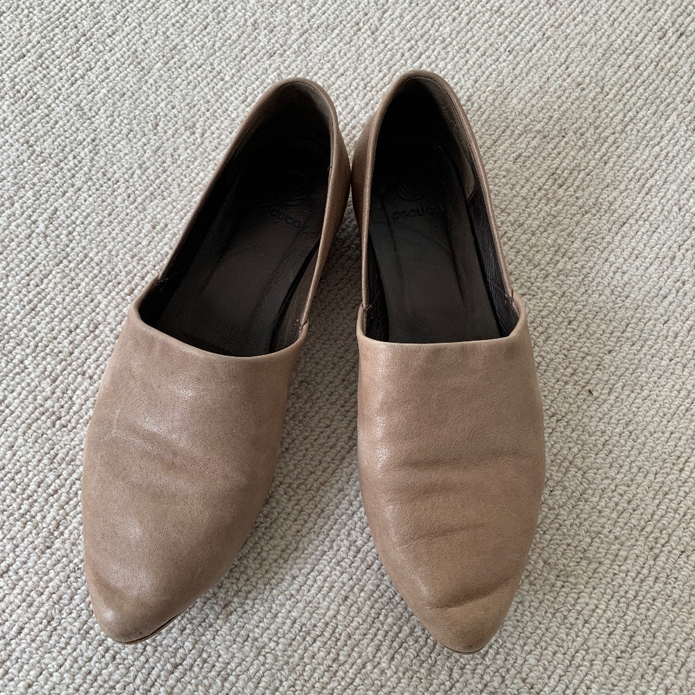 Coclico natural flats - 37.5 (fits a 7)